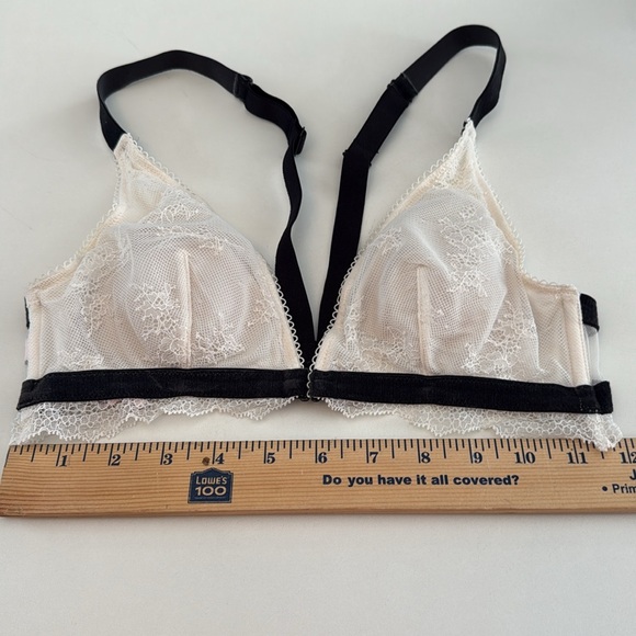 Victoria’s Secret White Lace and Black Velvet Trimmed Bra with Removable Cups S - Picture 10 of 10
